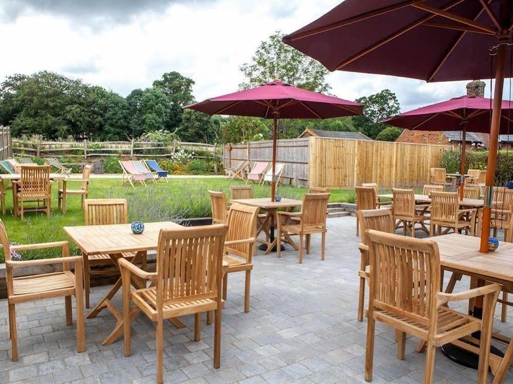 The Horse & Cart Hotel Peasmarsh Buitenkant foto